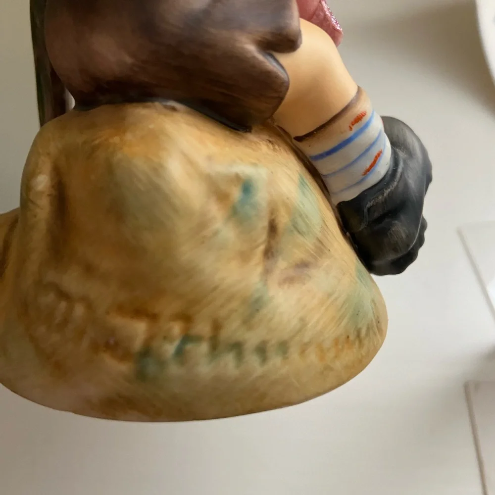 Goebel Hummel Figurine with Signature purchased in Germany 🇩🇪 1982 collections - Picture 5 of 5